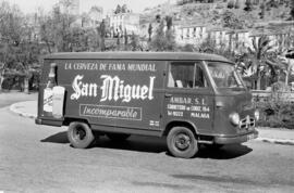 Málaga. Coche de la cerveza San Miguel. Marzo de 1963