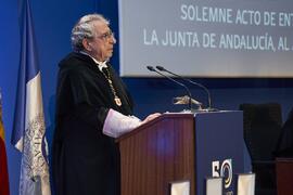 José Ángel Narváez. Imposición de la Medalla de Oro de la Universidad de Málaga a Junta de Andalu...