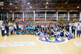 Foto de grupo tras la ceremonia de clausura del Campeonato Europeo Universitario de Balonmano. An...