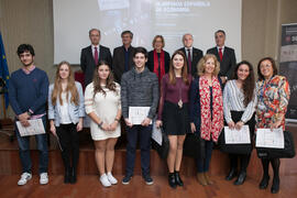 Foto de grupo tras la entrega de premios a los alumnos ganadores de la VIII Olimpiada Local de Ec...