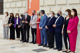 Foto de grupo de las autoridades en la inauguración de la exposición "Eugenio Chicano Siempr...