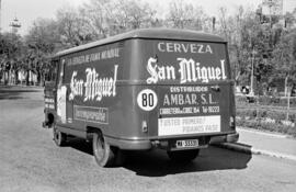 Málaga. Coche de la cerveza San Miguel. Marzo de 1963