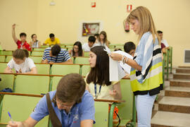 Examen en el aula Magna de la Facultad de Económicas y Empresariales. Olimpiada Española de Econo...