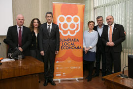 Foto de grupo previa a la entrega de premios de la XI Olimpiada de Economía. Facultad de Ciencias...
