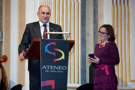 Eugenio Luque en la entrega de medallas del Ateneo. Teatro María Cristina. Abril 2015
