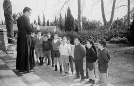 Málaga. Niños cantando. Finca del Obispado en Velez-Málaga. Marzo de 1963