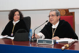 Pilar Aranda y José Ángel Narváez en la imposición de la Medalla de Oro de la Universidad de Mála...