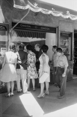 Málaga. Escaparate de Montañés. Agosto de 1963