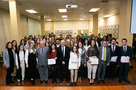 Foto de grupo tras la entrega de premios y menciones. Facultad de Ciencias Económicas y Empresari...