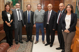Foto de grupo tras la firma del convenio con la Universidad de Sharjah, Emiratos Árabes. Palacio ...