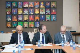 Hamid AL-Haimiy, Pedro Farias y Maamar Bettayeb en la firma del convenio con la Universidad de Sh...