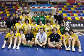 Selección japonesa tras su victoria en el partido Japón - República Checa. Categoría femenina. Ca...