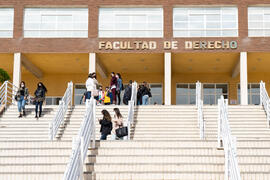 Entrada de la Facultad de Derecho de la Universidad de Málaga. Campus de Teatinos. Octubre de 2020