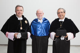 Retrato de Guillermo Cisneros, José Ángel Narváez y Antonio Luque previo a su investidura como Do...
