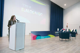 Patricia Benavides presenta la conferencia "Dialogando" con Chema Alonso. Salón de acto...
