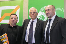 Pablo Podadera, Josep Borrell y Eugenio Luque momentos previos a la conferencia de Josep Borrell....