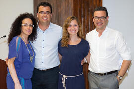 Cristina Ortega, Antonio Hierro y Álvaro García con una alumna en su graduación. Centro Internaci...