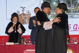 Entrega de la medalla de oro de la Universidad de Sevilla a la Universidad de Málaga. Iglesia de ...