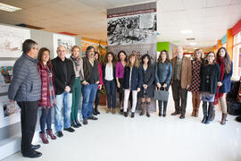 Fotografía de grupo en la inauguración de la exposición "Idígoras y Pachi. 50 años de la Fac...