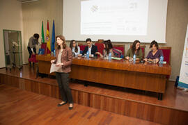 Isabel Abad presenta la mesa redonda "Innovación y emprendimiento social". Seminario &q...