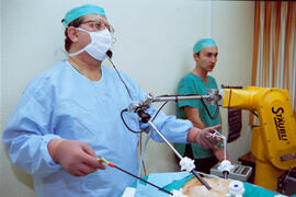Operación laparoscópica con robot. Noviembre de 1998