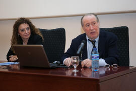 Macarena Parrado Gallardo y José María Gay en su conferencia "La economía y las cuentas del ...