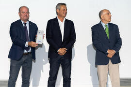 El alcalde de Antequera Manuel Jesús Barón recibe la acreditación para celebrar el Campeonato Uni...