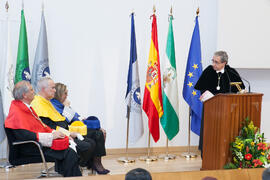 José Ángel Narváez en la imposición de la Medalla de Oro de la Universidad de Málaga a Dª. Adelai...