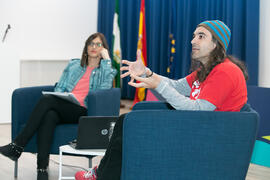 Chema Alonso en la conferencia "Dialogando". Salón de actos de la E.T.S.I Informática  ...