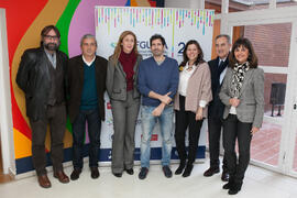 Foto de grupo previa a la conferencia "Dialogando" con César Bona. Facultad de Derecho....
