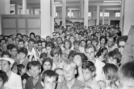 Visitantes en la inauguración del mercado municipal de El Palo. Málaga. Agosto de 1963