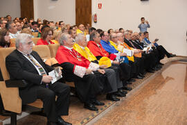 Asistentes al acto de imposición de la Medalla de Oro de la Universidad de Málaga a la Universida...