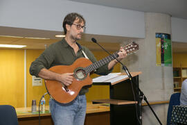 Actuación de Eduardo Retamero en las Lecturas Poéticas en la UMA: "Poemas para el Siglo XXI&...