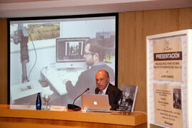 Javier Ramírez impartiendo una conferencia en la presentación de "Málaga en el punto de mira...