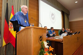 Investidura como Doctor "Honoris Causa" de Hans-Dieter Wienberg por la Facultad de Cien...