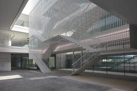 Escaleras en el interior de la nueva Facultad de Psicología. Campus de Teatinos. Mayo de 2021
