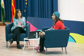 Susana Escudero y Chema Alonso en la conferencia "Dialogando". Salón de actos de la E.T...