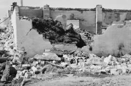 Destrozos tras un incencio de la fábrica Ricote en Campanillas. Málaga. Abril de 1963