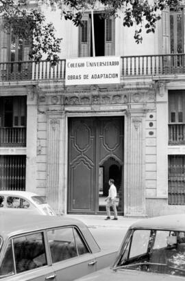 Málaga. Fachada del edificio de la antigua Audiencia Provincial. Obras de adaptación para la inst...