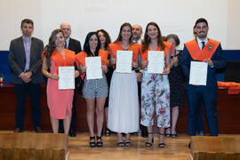 Grupo de alumnas y alumnos. Graduación de Másters de la Facultad de Ciencias Económicas y Empresa...