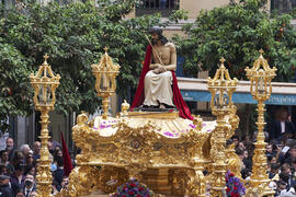 Santo Cristo Coronado de Espinas. Acto de la Hermandad de los Estudiantes en la Catedral. Plaza d...