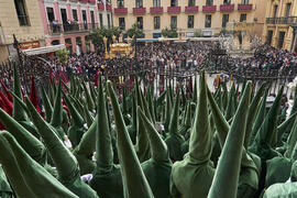 Tronos en el acto de la Hermandad de los Estudiantes en la Catedral. Plaza del Obispo, Málaga. Ab...