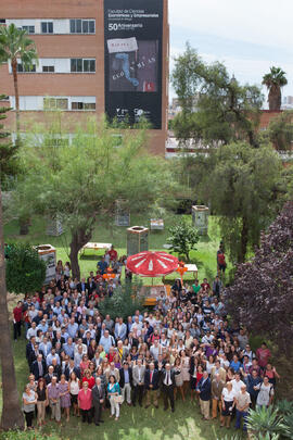Foto de grupo tras el acto conmemorativo del 50 Aniversario de la Facultad de Económicas. Faculta...