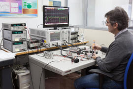 Laboratorio de Radiofrecuencia, Microondas y Milimétricas. Escuela Ténica Superior de Ingeniería ...
