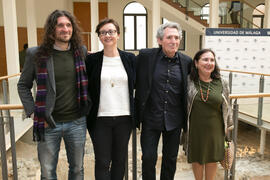 Foto de grupo momentos previos a la conferencia de Miguel Ríos "La música como testimonio de...