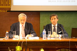 Martín María Razquin presenta la conferencia de Ignacio Sánchez de Mora. Curso "La nueva con...