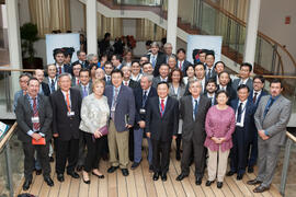 Foto de grupo tras la primera sesión de la X Tribuna España - Corea. Edificio del Rectorado. Octu...