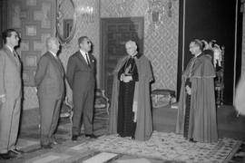 Visita de las autoridades al obispo Herrera Oria. Palacio Episcopal de Málaga. Diciembre de 1963
