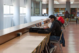 Biblioteca de Informática y Telecomunicaciones. Campus de Teatinos. Abril de 2013