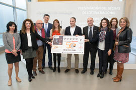 Foto de grupo tras la presentación del décimo de lotería conmemorativo del 50 Aniversario de la F...